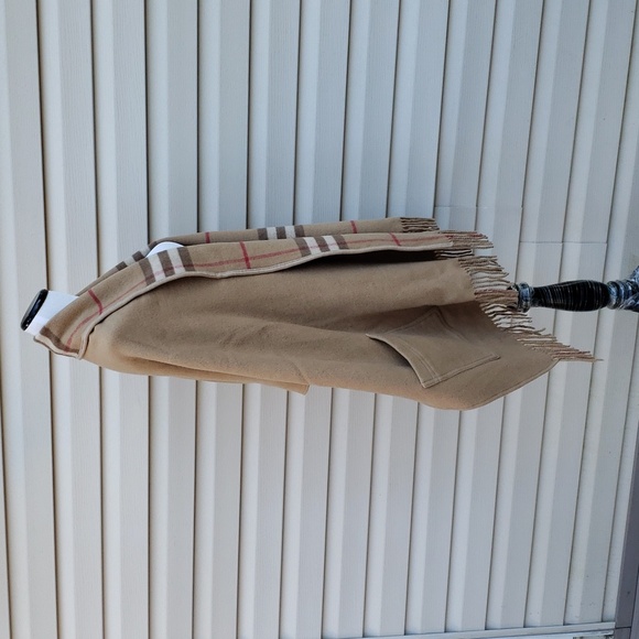 BURBERRY LARGE CHECK REVERSIBLE WRAP STOLE SCARF WITH POCKETS 100% CASHMERE - Picture 3 of 9